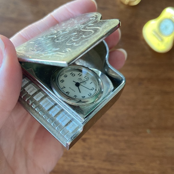 Vintage Musical Instruments Miniature Clocks - Picture 6 of 12